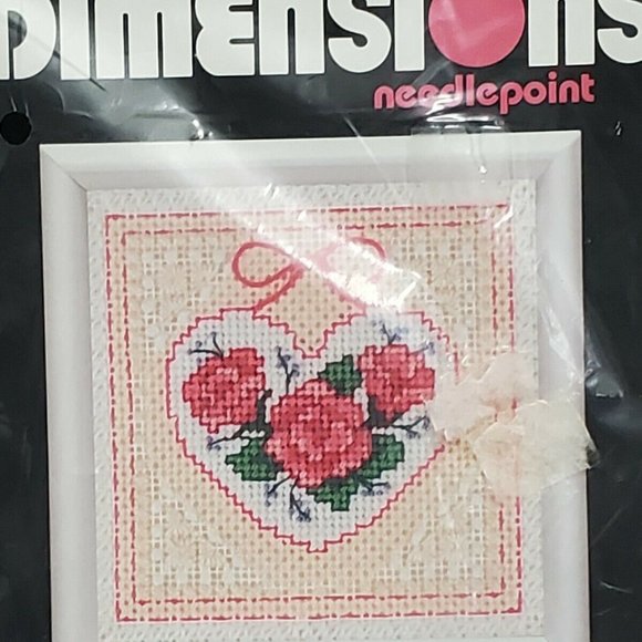 DIMENSIONS Needlepoint (FRIENDS, ROSES in Lace) - Picture 4 of 11